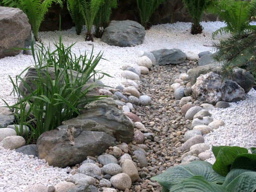 сухой ручей галька мрамор